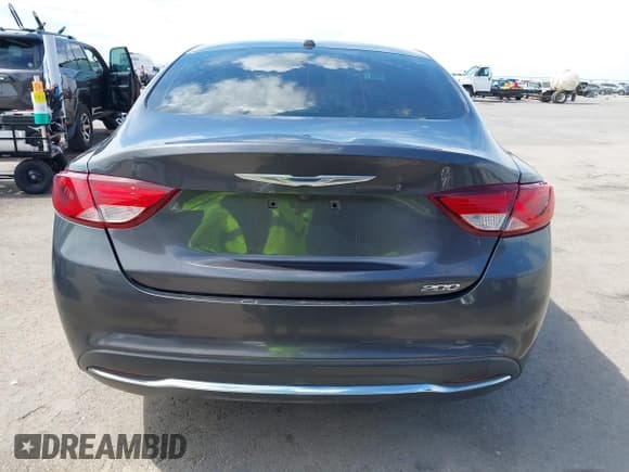 ✅ 2015 Chrysler 200 Limited • VIN: 1C3CCCAB8FN722483 • Lot: 43335077. Wystawiony na IAAI z przebiegiem 147 154 mil. Bezpłatny archiwum sprzedaży aukcyjnych z USA i szczegółowy raport historii pojazdu na DreamBid. Zdjęcie 16.