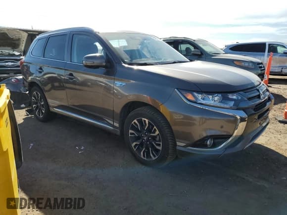 ✅ 2018 Mitsubishi Outlander SEL • VIN: JA4J24A50JZ030056 • Лот: 81905775. Опубликован ранее на Copart с пробегом 72 752 миль. Бесплатный доступ к архиву аукционных продаж из США и подробный отчёт об истории автомобиля на DreamBid. Изображение 4.