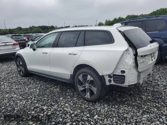 ✅ 2021 Volvo V60 • VIN: YV4102WK7M1078426 • Lot: 63645835. Wystawiony na Copart z przebiegiem 20 759 mil. Bezpłatny archiwum sprzedaży aukcyjnych z USA i szczegółowy raport historii pojazdu na DreamBid. Zdjęcie 2.