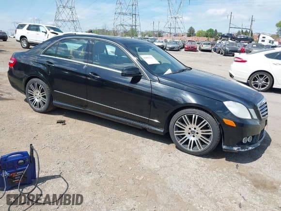 ✅ 2010 Mercedes-Benz E 350 Luxury • VIN: WDDHF8HB8AA105439 • Lot: 42092513. Listed on IAAI with 226,837 mi. Free auction sales archive from the USA and detailed vehicle history report at DreamBid. Image 1.