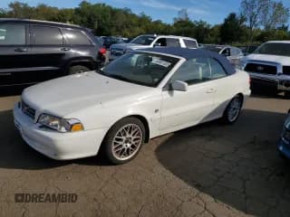 ✅ 2004 Volvo C70 • VIN: YV1NC62D44J046649 • Лот: 84951305. Опубликован ранее на Copart с пробегом 48 390 миль. Бесплатный доступ к архиву аукционных продаж из США и подробный отчёт об истории автомобиля на DreamBid. Изображение 1.