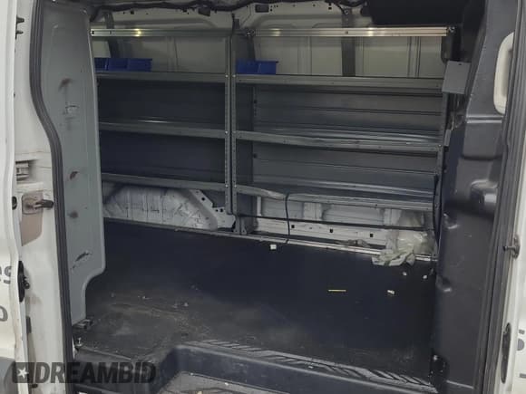 ✅ 2018 Ford Transit • VIN: 1FTYR1YG2JKB52223 • Lot: 42141845. Wystawiony na IAAI z przebiegiem 189 990 mil. Bezpłatny archiwum sprzedaży aukcyjnych z USA i szczegółowy raport historii pojazdu na DreamBid. Zdjęcie 1.