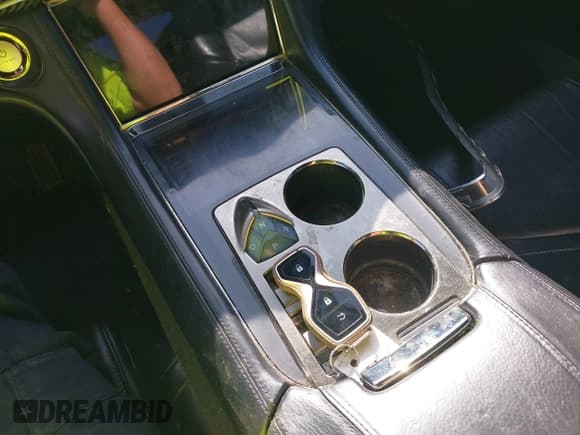 ✅ 2018 Karma Revero • VIN: 50GK41SA4JA000249 • Lot: 41865477. Wystawiony na IAAI z przebiegiem 104 010 mil. Bezpłatny archiwum sprzedaży aukcyjnych z USA i szczegółowy raport historii pojazdu na DreamBid. Zdjęcie 11.