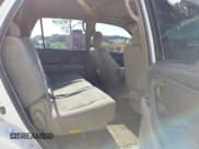 ✅ 2005 Toyota Sequoia SR5 • VIN: 5TDBT44A15S235652 • Lot: 42952084. Wystawiony na IAAI z przebiegiem 221 102 mil. Bezpłatny archiwum sprzedaży aukcyjnych z USA i szczegółowy raport historii pojazdu na DreamBid. Zdjęcie 8.