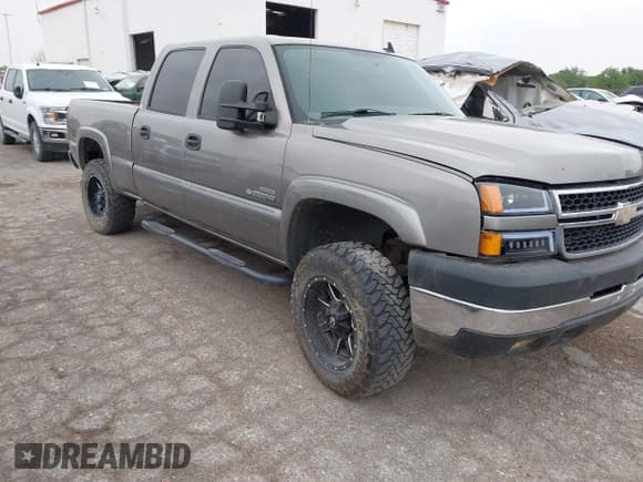 ✅ 2007 Chevrolet Silverado 2500HD LT1 • VIN: 1GCHK23D77F130386 • Lot: 42109924. Wystawiony na IAAI z przebiegiem 137 741 mil. Bezpłatny archiwum sprzedaży aukcyjnych z USA i szczegółowy raport historii pojazdu na DreamBid. Zdjęcie 1.
