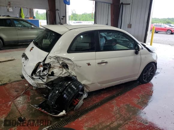 ✅ 2015 FIAT 500 Abarth • VIN: 3C3CFFFHXFT601900 • Lot: 62827495. Wystawiony na Copart z przebiegiem 21 274 mil. Bezpłatny archiwum sprzedaży aukcyjnych z USA i szczegółowy raport historii pojazdu na DreamBid. Zdjęcie 3.