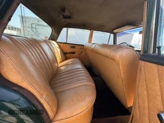 ✅ 1964 Mercedes-Benz 220 • VIN: 11101050051129 • Lot: 44656075. Wystawiony na Copart z przebiegiem 94 204 mil. Bezpłatny archiwum sprzedaży aukcyjnych z USA i szczegółowy raport historii pojazdu na DreamBid. Zdjęcie 6.