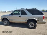 ✅ 2005 Chevrolet Blazer LS • VIN: 1GNCT18X55K111366 • Lot: 54942375. Wystawiony na Copart z przebiegiem Nie podano. Bezpłatny archiwum sprzedaży aukcyjnych z USA i szczegółowy raport historii pojazdu na DreamBid. Zdjęcie 2.