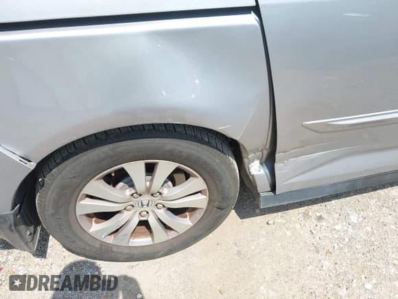 ✅ 2016 Honda Odyssey SE • VIN: 5FNRL5H38GB077947 • Lot: 42901741. Wystawiony na IAAI z przebiegiem 136 880 mil. Bezpłatny archiwum sprzedaży aukcyjnych z USA i szczegółowy raport historii pojazdu na DreamBid. Zdjęcie 6.