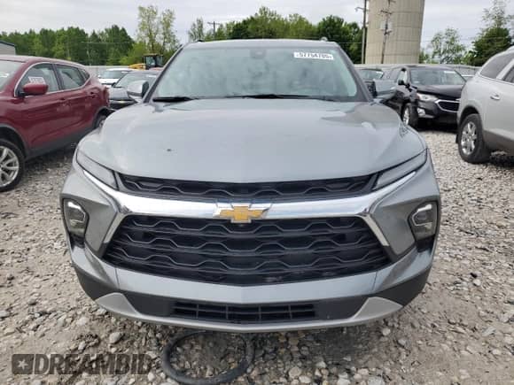 2024 Chevrolet Blazer LT z VIN 3GNKBJR42RS170162, wystawiony jako Copart lot #57754705 z przebiegiem 13 644 mil mil oraz Czysty tytuł • Clean title. Historia ofert i sprzedaży dostępna na DreamBid. Obrazek 5.