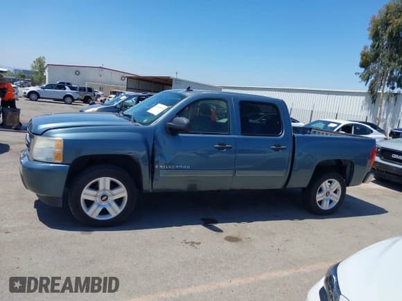 ✅ 2007 Chevrolet Silverado 1500 1LT • VIN: 2GCEC13J671716942 • Lot: 42616878. Wystawiony na IAAI z przebiegiem 229 113 mil. Bezpłatny archiwum sprzedaży aukcyjnych z USA i szczegółowy raport historii pojazdu na DreamBid. Zdjęcie 15.