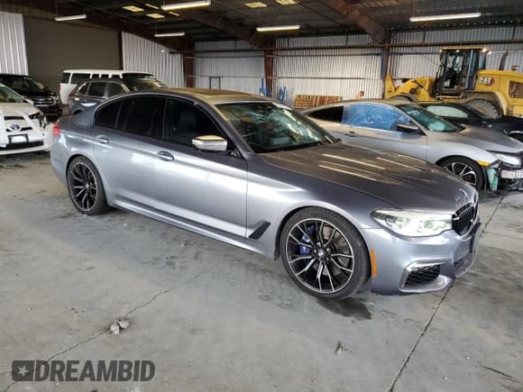 ✅ 2019 BMW 5 Series M550i xDrive • VIN: WBAJB9C5XKB288432 • Lot: 92258165. Wystawiony na Copart z przebiegiem 68 070 mil. Bezpłatny archiwum sprzedaży aukcyjnych z USA i szczegółowy raport historii pojazdu na DreamBid. Zdjęcie 4.
