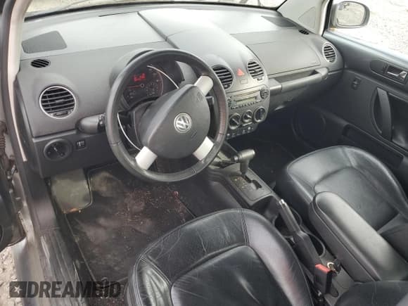 ✅ 2007 Volkswagen Beetle • VIN: 3VWSW31C77M516412 • Lot: 82282505. Wystawiony na Copart z przebiegiem 81 925 mil. Bezpłatny archiwum sprzedaży aukcyjnych z USA i szczegółowy raport historii pojazdu na DreamBid. Zdjęcie 8.