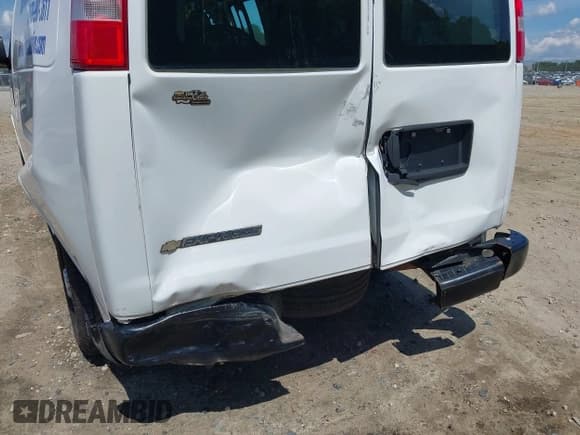 ✅ 2018 Chevrolet Express Cargo • VIN: 1GCWGAFG9J1344695 • Lot: 42231830. Listed on IAAI with 147,926 mi. Free auction sales archive from the USA and detailed vehicle history report at DreamBid. Image 19.