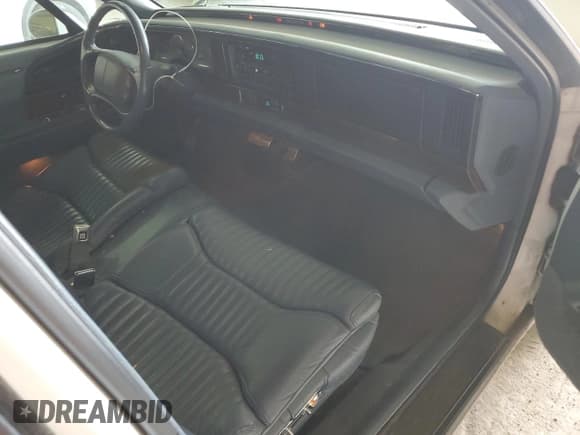 ✅ 1995 Buick Park Avenue Ultra • VIN: 1G4CU5211SH661573 • Lot: 66585644. Wystawiony na Copart z przebiegiem 177 755 mil. Bezpłatny archiwum sprzedaży aukcyjnych z USA i szczegółowy raport historii pojazdu na DreamBid. Zdjęcie 8.