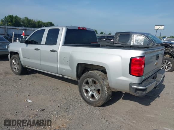 ✅ 2018 Chevrolet Silverado 1500 Custom • VIN: 1GCRCPEC4JZ110265 • Lot: 42534453. Wystawiony na IAAI z przebiegiem 210 589 mil. Bezpłatny archiwum sprzedaży aukcyjnych z USA i szczegółowy raport historii pojazdu na DreamBid. Zdjęcie 3.