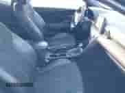 2019 Hyundai Veloster Premium z VIN KMHTG6AF3KU013055, wystawiony jako IAAI lot #41206611 z przebiegiem 48 759 mil mil oraz . Historia ofert i sprzedaży dostępna na DreamBid. Obrazek 5.