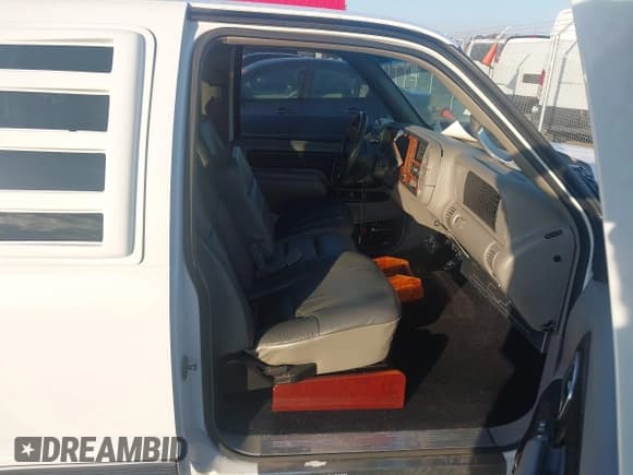 ✅ 1997 Chevrolet Silverado 1500 • VIN: 2GBEC19R2V1116045 • Lot: 43708087. Wystawiony na IAAI z przebiegiem 176 084 mil. Bezpłatny archiwum sprzedaży aukcyjnych z USA i szczegółowy raport historii pojazdu na DreamBid. Zdjęcie 5.