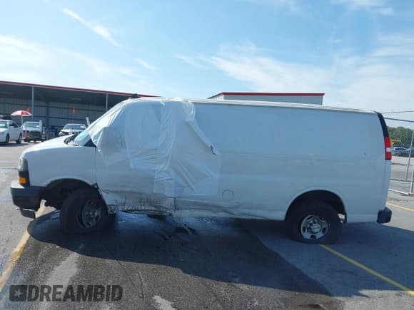 ✅ 2020 Chevrolet Express Cargo • VIN: 1GCWGAFG8L1245501 • Lot: 43226152. Listed on IAAI with 104,247 mi. Free auction sales archive from the USA and detailed vehicle history report at DreamBid. Image 15.