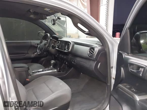 ✅ 2016 Toyota Tacoma TRD Sport • VIN: 3TMBZ5DN2GM003989 • Lot: 43455257. Wystawiony na IAAI z przebiegiem 145 308 mil. Bezpłatny archiwum sprzedaży aukcyjnych z USA i szczegółowy raport historii pojazdu na DreamBid. Zdjęcie 5.