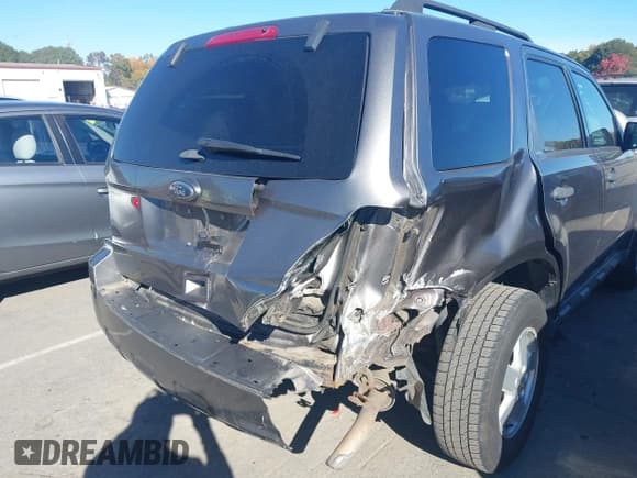 ✅ 2011 Ford Escape XLT • VIN: 1FMCU0D78BKB35044 • Lot: 43617937. Listed on IAAI with 217,890 mi. Free auction sales archive from the USA and detailed vehicle history report at DreamBid. Image 6.