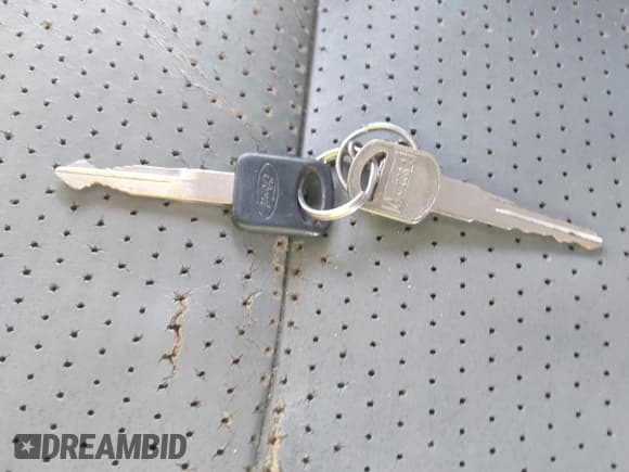 ✅ 2002 Ford F-250 XL • VIN: 1FTNW21F22EC74115 • Лот: 41526161. Опубликован ранее на IAAI с пробегом 308 639 миль. Бесплатный доступ к архиву аукционных продаж из США и подробный отчёт об истории автомобиля на DreamBid. Изображение 11.