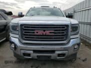 ✅ 2015 GMC Sierra 2500HD SLT • VIN: 1GT12ZEG1FF512848 • Lot: 46106885. Wystawiony na Copart z przebiegiem 262 072 mil. Bezpłatny archiwum sprzedaży aukcyjnych z USA i szczegółowy raport historii pojazdu na DreamBid. Zdjęcie 5.
