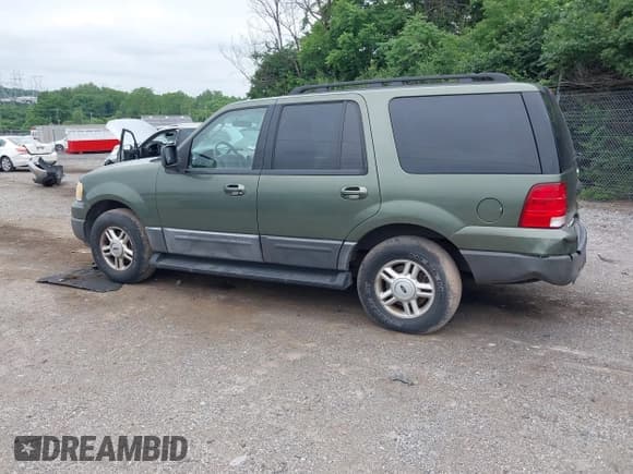 ✅ 2005 Ford Expedition Special Service • VIN: 1FMPU16575LB01825 • Lot: 42335134. Listed on IAAI with 130,788 mi. Free auction sales archive from the USA and detailed vehicle history report at DreamBid. Image 3.