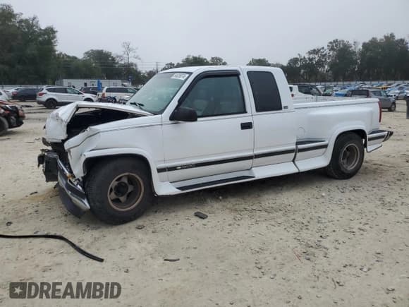 ✅ 1997 Chevrolet Silverado 1500 • VIN: 2GCEC19M5V1127329 • Lot: 84626874. Wystawiony na Copart z przebiegiem 225 705 mil. Bezpłatny archiwum sprzedaży aukcyjnych z USA i szczegółowy raport historii pojazdu na DreamBid. Zdjęcie 1.