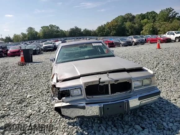 ✅ 1990 Mercury Grand Marquis • VIN: 2MECM75FXLX651812 • Lot: 81373235. Wystawiony na Copart z przebiegiem 9 676 mil. Bezpłatny archiwum sprzedaży aukcyjnych z USA i szczegółowy raport historii pojazdu na DreamBid. Zdjęcie 13.