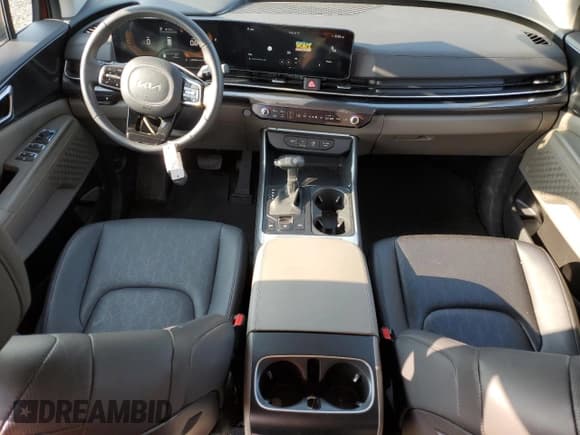 ✅ 2025 Kia Carnival LXS • VIN: KNDNB5K39S6462092 • Lot: 64713465. Wystawiony na Copart z przebiegiem 8 460 mil. Bezpłatny archiwum sprzedaży aukcyjnych z USA i szczegółowy raport historii pojazdu na DreamBid. Zdjęcie 8.