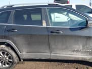 ✅ 2019 Jeep Cherokee Latitude Plus • VIN: 1C4PJLLB6KD247268 • Lot: 41664981. Wystawiony na IAAI z przebiegiem 98 086 mil. Bezpłatny archiwum sprzedaży aukcyjnych z USA i szczegółowy raport historii pojazdu na DreamBid. Zdjęcie 13.