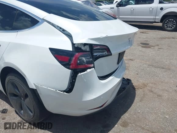 ✅ 2019 Tesla Model 3 Mid Range • VIN: 5YJ3E1EA8KF483022 • Lot: 42721282. Listed on IAAI with Not provided. Free auction sales archive from the USA and detailed vehicle history report at DreamBid. Image 6.