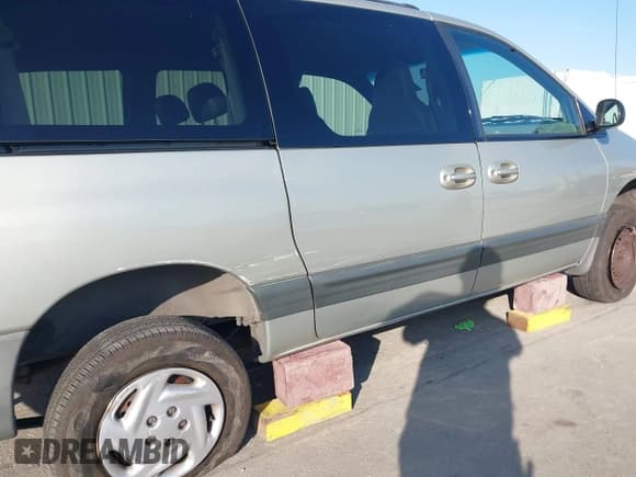 ✅ 2000 Dodge Caravan SE • VIN: 1B4GP44R1YB742608 • Lot: 43735020. Listed on IAAI with 110,611 mi. Free auction sales archive from the USA and detailed vehicle history report at DreamBid. Image 6.