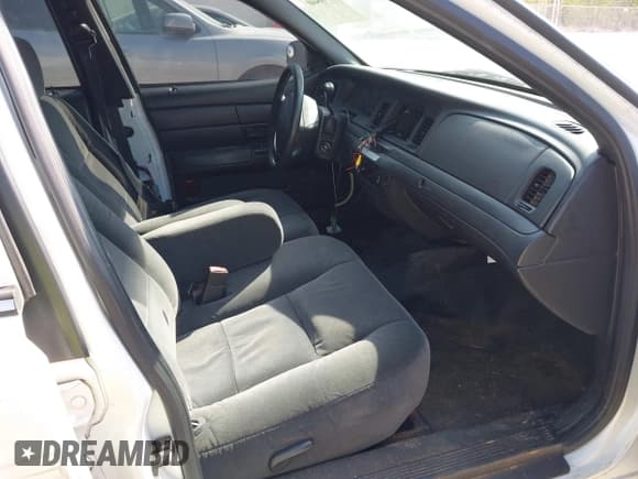 ✅ 2008 Ford Police Interceptor • VIN: 2FAFP71V98X144920 • Lot: 41708440. Wystawiony na IAAI z przebiegiem 220 381 mil. Bezpłatny archiwum sprzedaży aukcyjnych z USA i szczegółowy raport historii pojazdu na DreamBid. Zdjęcie 5.