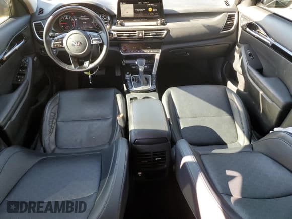 ✅ 2021 Kia Seltos SX • VIN: KNDETCA20M7054359 • Lot: 90851625. Wystawiony na Copart z przebiegiem 84 320 mil. Bezpłatny archiwum sprzedaży aukcyjnych z USA i szczegółowy raport historii pojazdu na DreamBid. Zdjęcie 8.