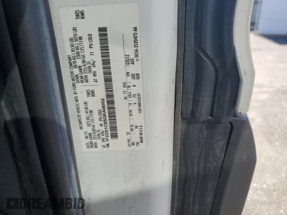 ✅ 2016 Ford Transit XL • VIN: 1FDZK1CM5GKA08952 • Lot: 61152305. Wystawiony na Copart z przebiegiem 130 944 mil. Bezpłatny archiwum sprzedaży aukcyjnych z USA i szczegółowy raport historii pojazdu na DreamBid. Zdjęcie 13.