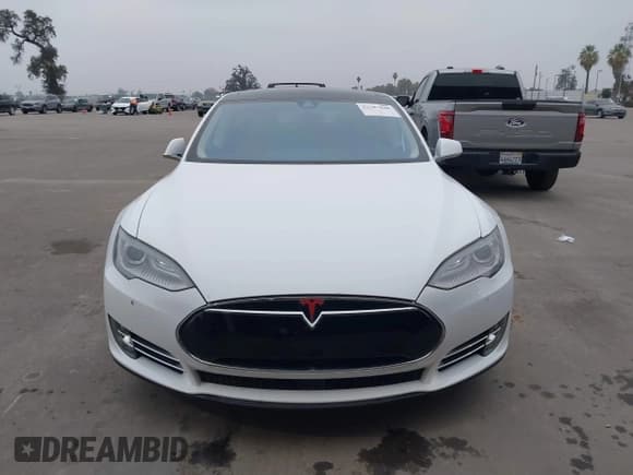 ✅ 2015 Tesla Model S 85 • VIN: 5YJSA1H11FFP75622 • Лот: 43787848. Опубликован ранее на IAAI с пробегом 130 809 миль. Бесплатный доступ к архиву аукционных продаж из США и подробный отчёт об истории автомобиля на DreamBid. Изображение 12.
