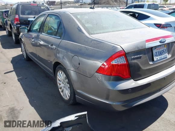 ✅ 2010 Ford Fusion Hybrid • VIN: 3FADP0L38AR221680 • Lot: 43175219. Wystawiony na IAAI z przebiegiem 215 650 mil. Bezpłatny archiwum sprzedaży aukcyjnych z USA i szczegółowy raport historii pojazdu na DreamBid. Zdjęcie 3.