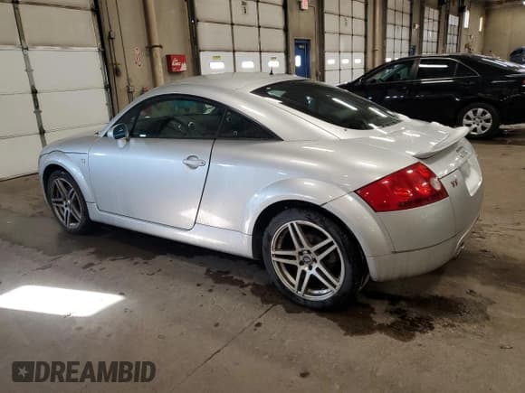 ✅ 2001 Audi TT • VIN: TRUWT28N011004306 • Lot: 86205014. Wystawiony na Copart z przebiegiem 119 434 mil. Bezpłatny archiwum sprzedaży aukcyjnych z USA i szczegółowy raport historii pojazdu na DreamBid. Zdjęcie 2.