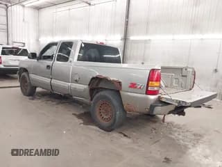 ✅ 1999 Chevrolet Silverado 1500 LS • VIN: 1GCEK19T0XE173081 • Lot: 43565442. Wystawiony na IAAI z przebiegiem Nie podano. Bezpłatny archiwum sprzedaży aukcyjnych z USA i szczegółowy raport historii pojazdu na DreamBid. Zdjęcie 3.