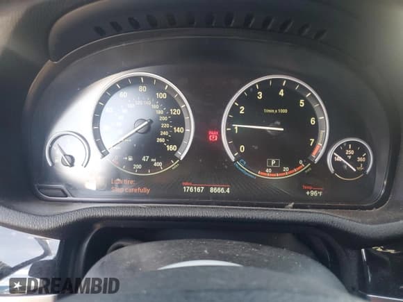 ✅ 2015 BMW X4 xDrive35i • VIN: 5UXXW5C51F0E87463 • Lot: 62781885. Listed on Copart with 176,167 mi. Free auction sales archive from the USA and detailed vehicle history report at DreamBid. Image 9.