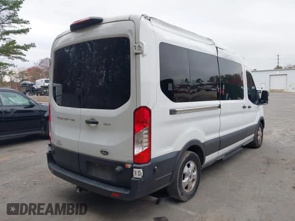 ✅ 2020 Ford Transit XLT • VIN: 1FBAX2CG9LKA54558 • Lot: 43695256. Wystawiony na IAAI z przebiegiem 53 652 mil. Bezpłatny archiwum sprzedaży aukcyjnych z USA i szczegółowy raport historii pojazdu na DreamBid. Zdjęcie 4.