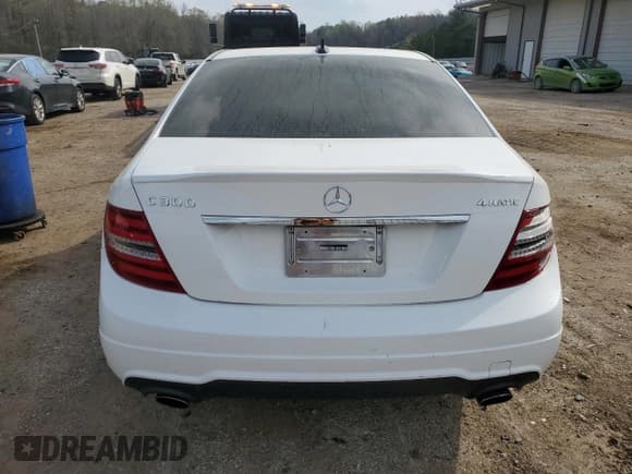 ✅ 2014 Mercedes-Benz C 300 Sport • VIN: WDDGF8AB7EA930111 • Lot: 50959005. Wystawiony na Copart z przebiegiem 195 477 mil. Bezpłatny archiwum sprzedaży aukcyjnych z USA i szczegółowy raport historii pojazdu na DreamBid. Zdjęcie 6.