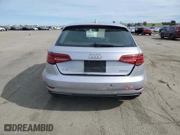 ✅ 2018 Audi A3 e-tron Sportback Premium Plus • VIN: WAUTPBFF0JA056495 • Лот: 45427255. Опубликован ранее на Copart с пробегом 107 894 миль. Бесплатный доступ к архиву аукционных продаж из США и подробный отчёт об истории автомобиля на DreamBid. Изображение 6.