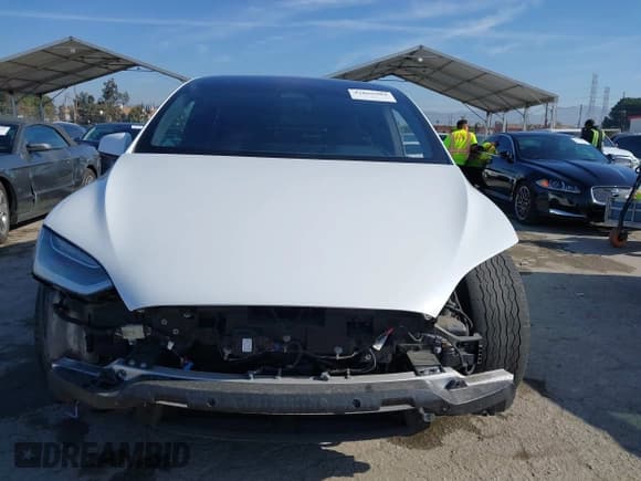 ✅ 2022 Tesla Model X Plaid • VIN: 7SAXCBE63NF337529 • Lot: 42066904. Wystawiony na IAAI z przebiegiem 56 933 mil. Bezpłatny archiwum sprzedaży aukcyjnych z USA i szczegółowy raport historii pojazdu na DreamBid. Zdjęcie 13.