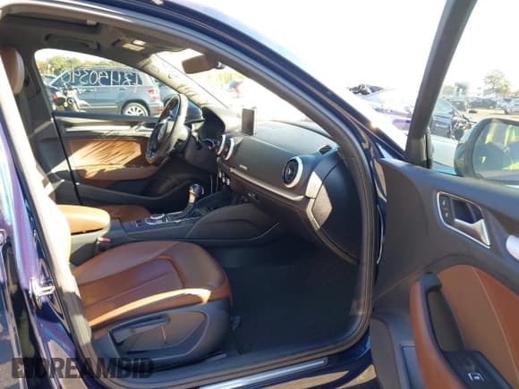 ✅ 2018 Audi A3 Premium • VIN: WAUB8GFF9J1045193 • Lot: 43450340. Wystawiony na IAAI z przebiegiem 89 314 mil. Bezpłatny archiwum sprzedaży aukcyjnych z USA i szczegółowy raport historii pojazdu na DreamBid. Zdjęcie 5.