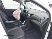 ✅ 2020 Chevrolet Trax LT • VIN: KL7CJPSB4LB064131 • Lot: 43087367. Wystawiony na IAAI z przebiegiem 81 482 mil. Bezpłatny archiwum sprzedaży aukcyjnych z USA i szczegółowy raport historii pojazdu na DreamBid. Zdjęcie 5.