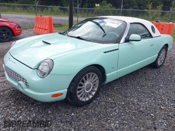 ✅ 2004 Ford Thunderbird Deluxe • VIN: 1FAHP60A54Y100196 • Лот: 42826240. Опубликован ранее на IAAI с пробегом 98 295 миль. Бесплатный доступ к архиву аукционных продаж из США и подробный отчёт об истории автомобиля на DreamBid. Изображение 17.