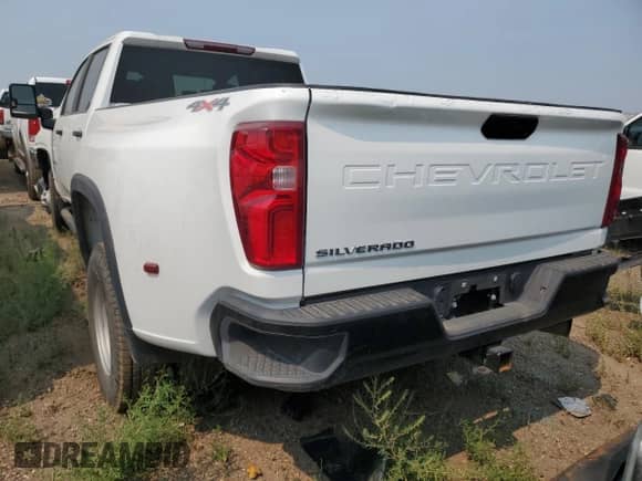 2023 Chevrolet Silverado 3500HD Work Truck z VIN 1GC4YSEY2PF233891, wystawiony jako Copart lot #59030785 z przebiegiem 70 693 mil mil oraz Szkoda całkowita • Salvage title. Historia ofert i sprzedaży dostępna na DreamBid. Obrazek 2.